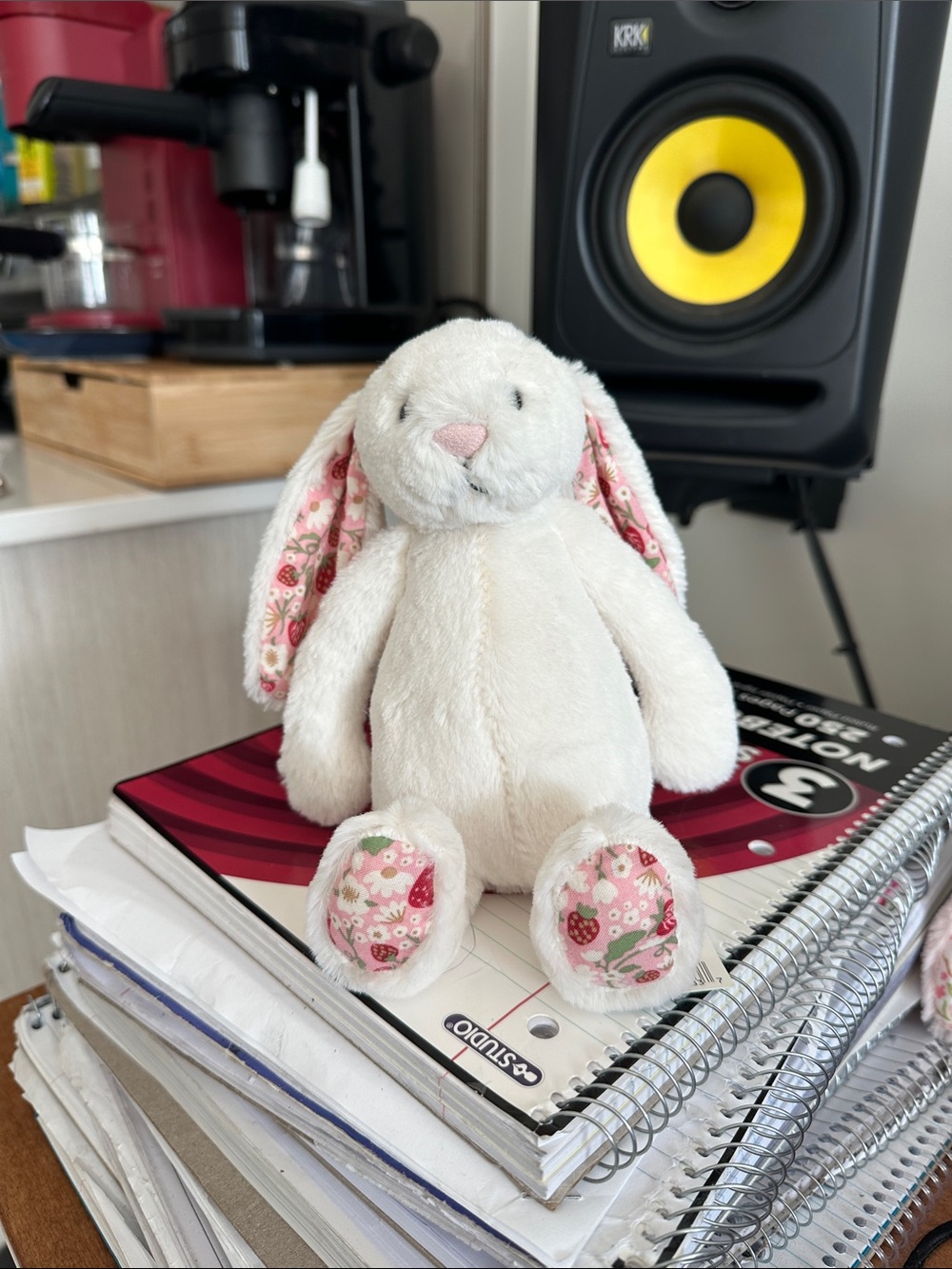 NWT- Jellycat Bashful Cream Bunny Blossom Small